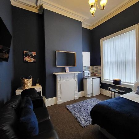 Large Digbeth Double Room Shared Bathroom Бирмингем Экстерьер фото