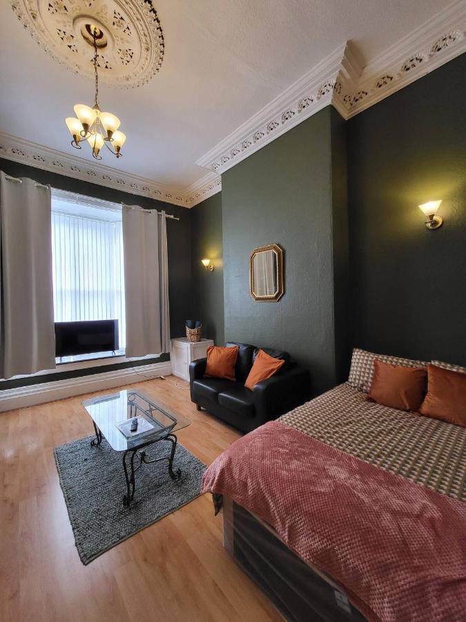Large Digbeth Double Room Shared Bathroom Бирмингем Экстерьер фото