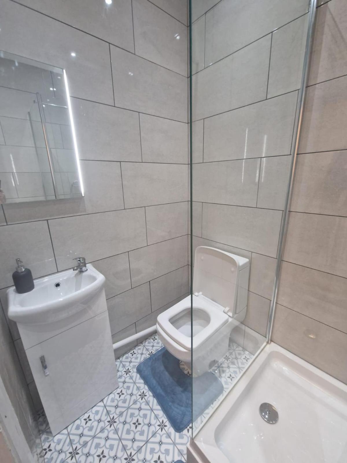 Large Digbeth Double Room Shared Bathroom Бирмингем Экстерьер фото