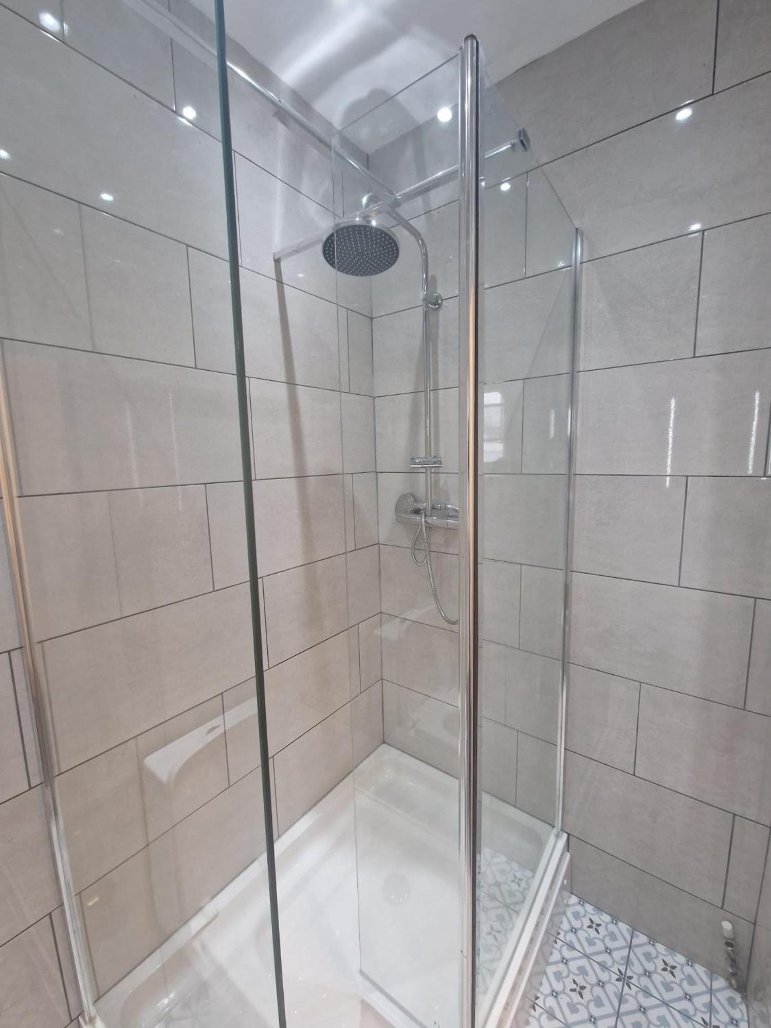 Large Digbeth Double Room Shared Bathroom Бирмингем Экстерьер фото